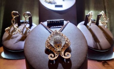Indahnya Koleksi Perhiasan Tradisional Karya Samuel Wattimena