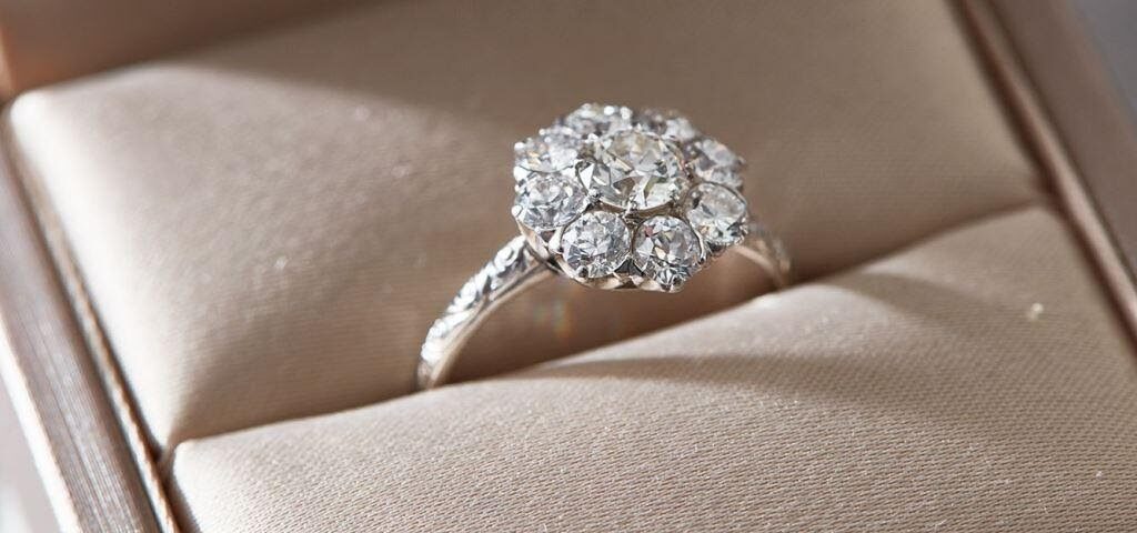 Perbedaan Antara Wedding Ring dengan Engagement Ring