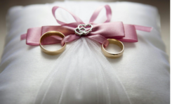 6 Inspirasi Hadiah Pernikahan untuk Meningkatkan Keromantisan Rumah Tangga