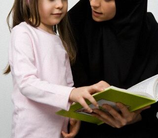 Bisnis Online Syariah Menjual Buku Islami