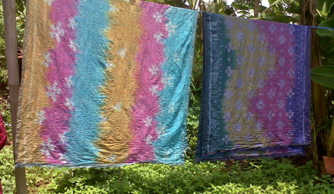 Membersikan Kain Tenun Songket yang Terkena Noda