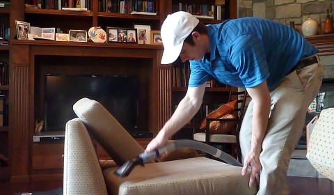 Teknik yang Benar Membersihkan Sofa Bahan Kulit