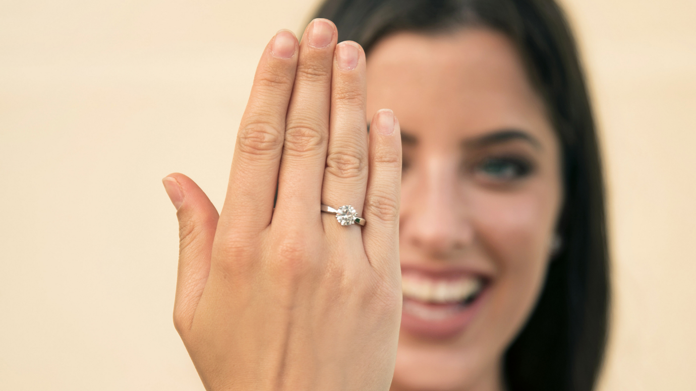 cincin wanita